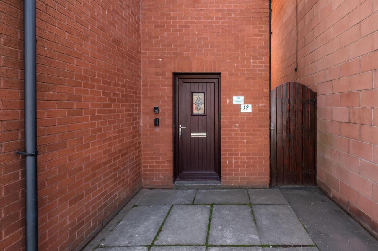 The Douglas - Spacious 2 Bed Apartment In Uddingston Esterno foto