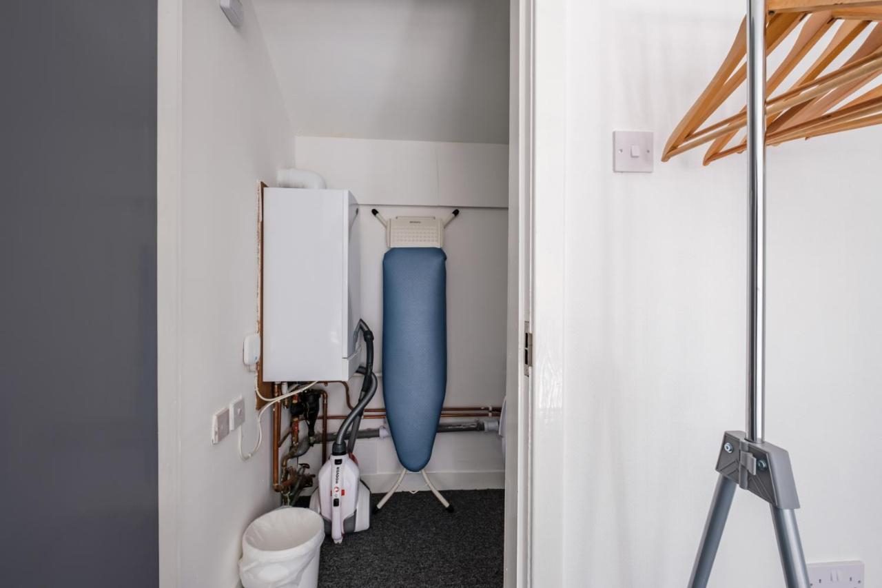 The Douglas - Spacious 2 Bed Apartment In Uddingston Esterno foto
